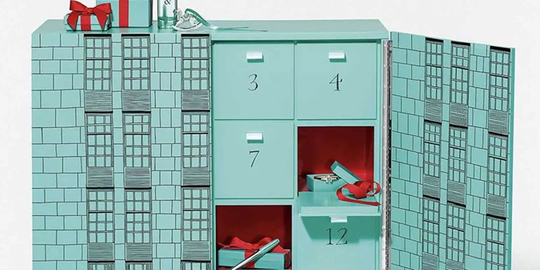 Το πρώτο γιορτινό ημερολόγιο του Tiffany & Co. κρύβει τις πιο υπέροχες εκπλήξεις