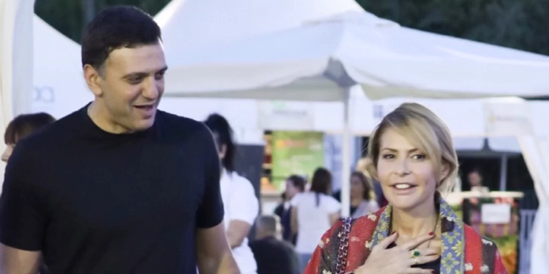 Τζένη Μπαλατσινού | Δες τι φόρεσε για να βγει με τον σύζυγό της (pics)