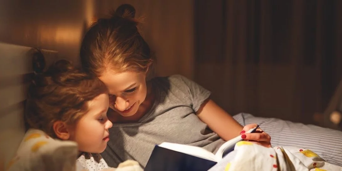 Μπορεί τα παιδιά μου να μεγάλωσαν λίγο, αλλά εγώ ακόμα ξαπλώνω πλάι τους τα βράδια