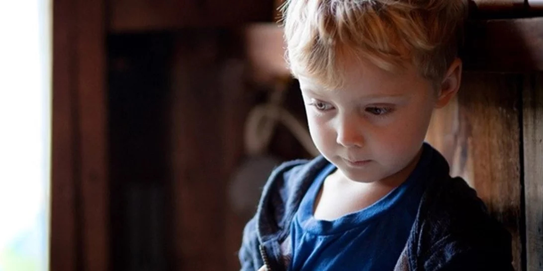 Οι συνεχείς παρατηρήσεις και τιμωρίες κάνουν ένα παιδί να πιστέψει ότι είναι ένα "κακό" παιδί και τελικά να γίνει