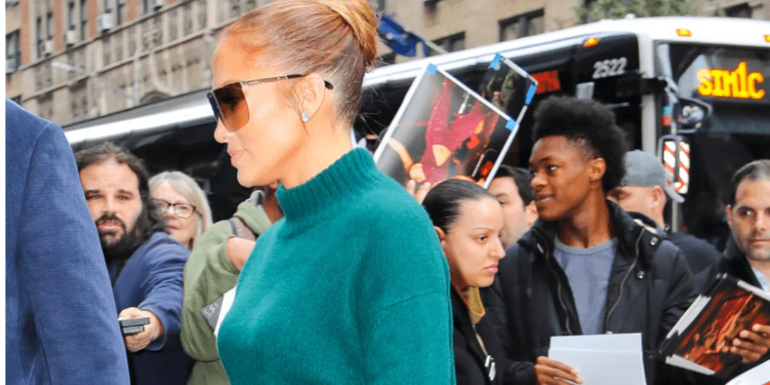 Jennifer Lopez | Το μονοχρωματικό της σύνολο είναι το mood μας για το φθινόπωρο