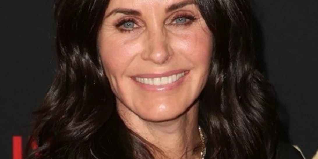 Courteney Cox | Η "μυστική" δουλειά που την έκανε εκατομμυριούχο πολύ πριν τα "Φιλαράκια"