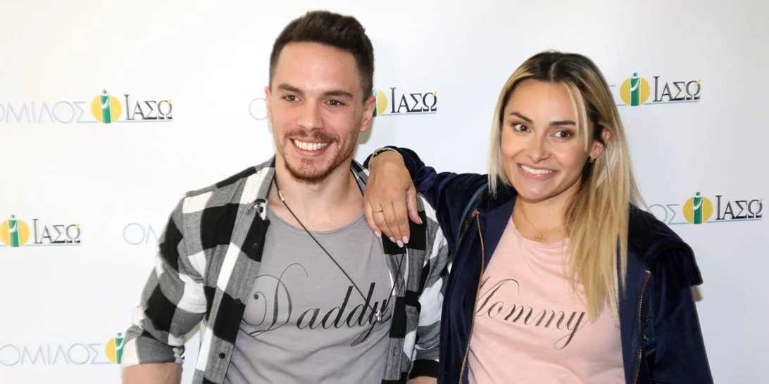 Λευτέρης Πετρούνιας - Βασιλική Μιλλούση |  Οι πρώτες φωτογραφίες κατά την έξοδό τους από το μαιευτήριο με την κόρη τους