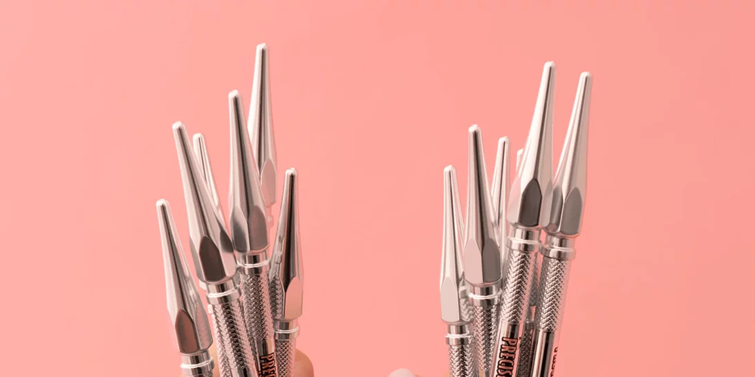 National Brow Day: Δες ένα απίστευτο βίντεο με το πώς φτιάχνεται το πιο διάσημο μολύβι φρυδιών στον κόσμο