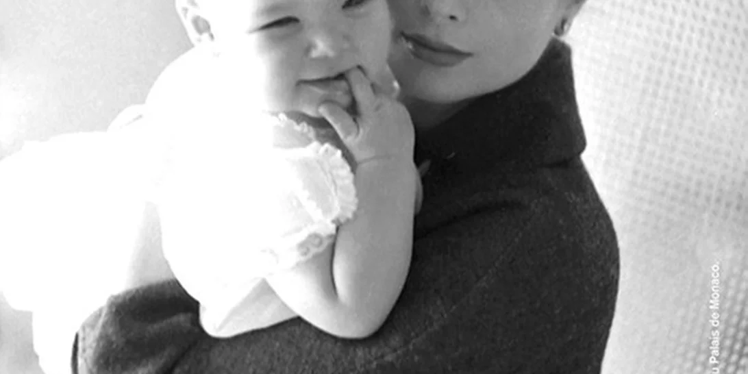 Grace Kelly - Καρολίνα | Φορούν τα μαγιό τους και απολαμβάνουν τη θάλασσα τη δεκαετία του '70