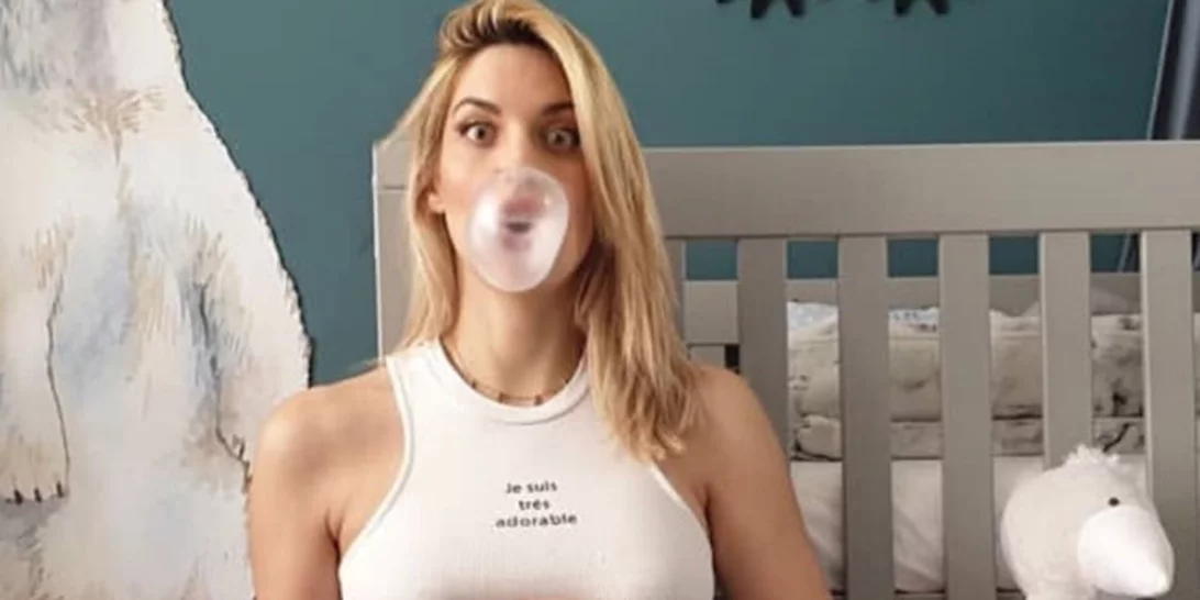 Μαντώ Γαστεράτου | Ποζάρει με ακάλυπτη την κοιλίτσα της σε προχωρημένη εγκυμοσύνη (νέα pic)