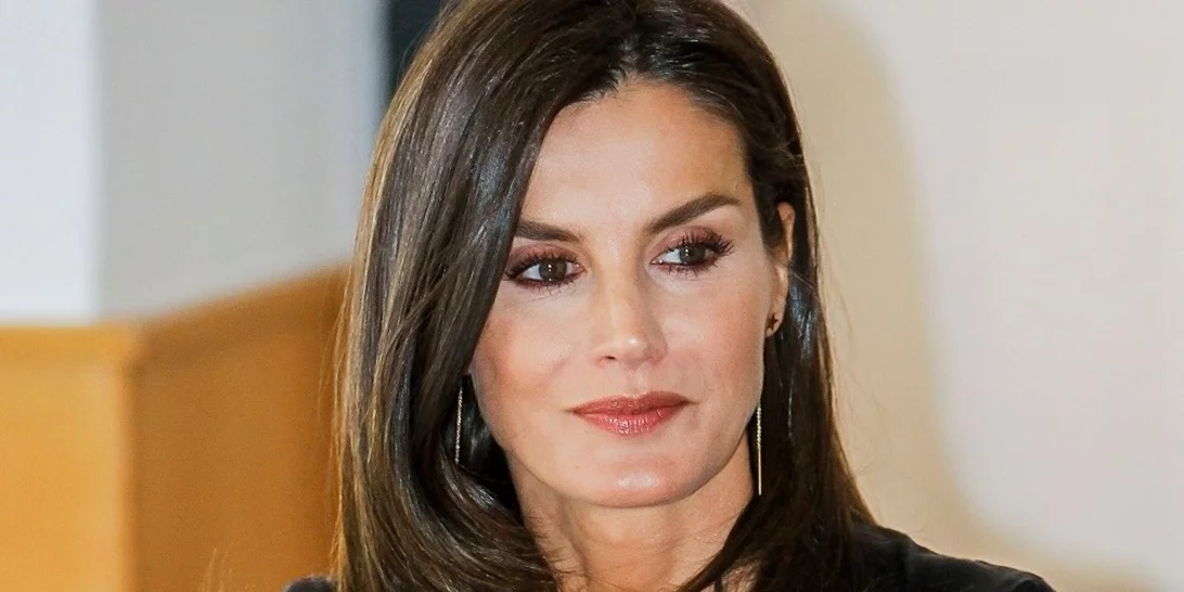 Η βασίλισσα Letizia έκοψε τα μαλλιά της και απέδειξε για μια ακόμα φορά ότι είναι η πιο κομψή γαλαζοαίματη
