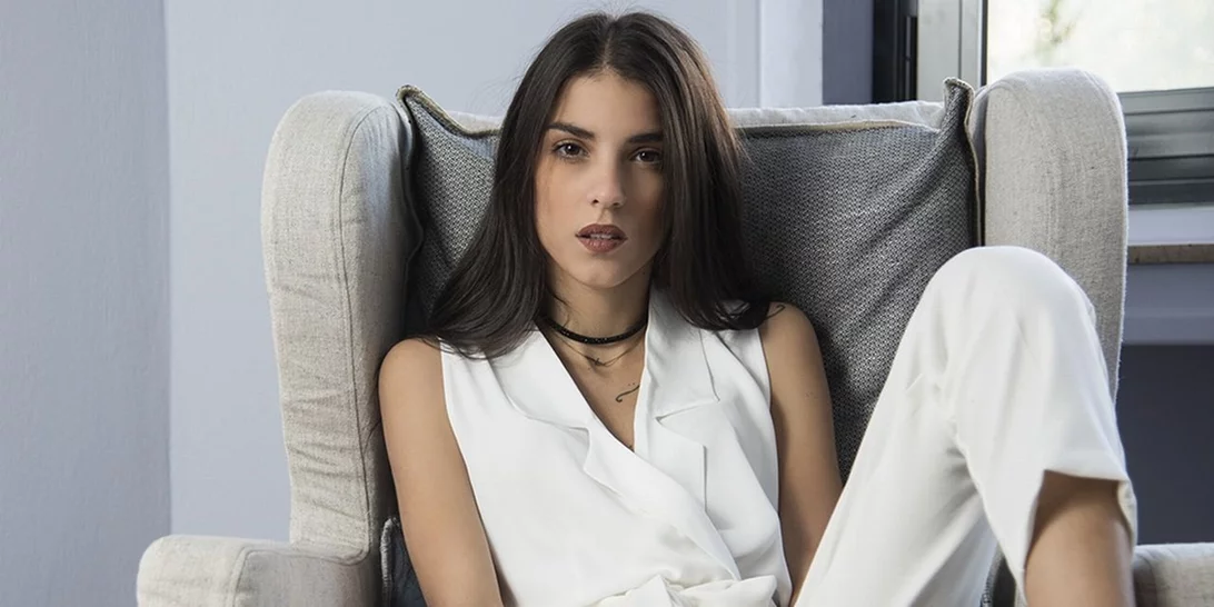 Άννα Μαρία Βέλλη | Παρελθόν τα μακριά μαλλιά για την ηθοποιό - YouTuber