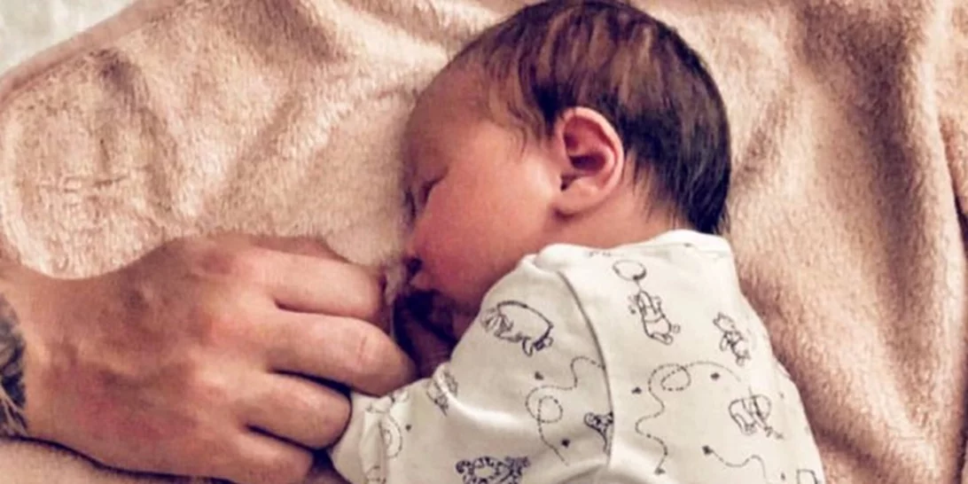 Baby boom | Μπαμπάς για πρώτη φορά γνωστός Έλληνας τραγουδιστής