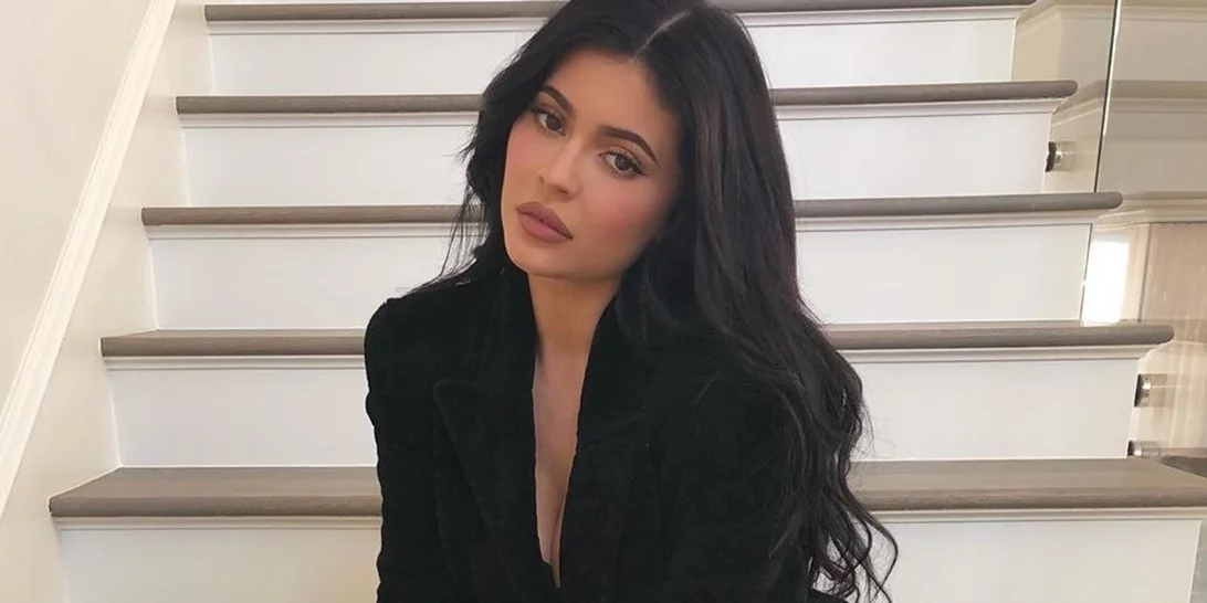 Lip Oil Gloss | Η νέα beauty εμμονή της Kylie Jenner θα σε κάνει να ξεχάσεις τα κλασικά κραγιόν