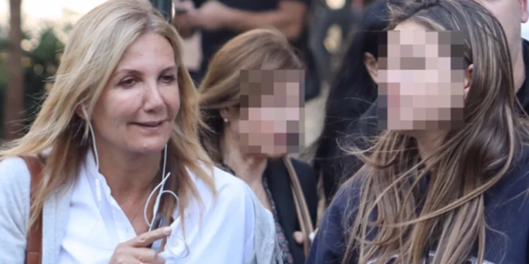 Μαρέβα Γκραμπόφσκι – Μητσοτάκη | Βόλτα με την πανύψηλη κόρη της με super casual look