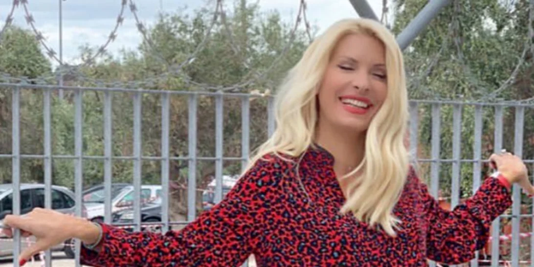 Party Ελένης Μενεγάκη | Η φωτογραφία με όλα τα μέλη της οικογένειας με αφορμή τα 50ά γενέθλιά της