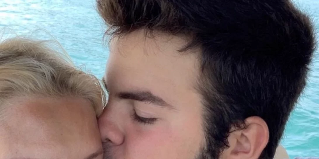 Ελένη Μενεγάκη | Δες πώς ευχήθηκε στο γιο της για τη γιορτή του