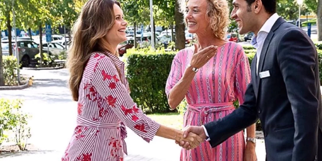 Η πριγκίπισσα Σοφία της Σουηδίας φόρεσε το τέλειο Ζara φόρεμα που εξαντλήθηκε (αλλά μπορείς να βρεις με λιγότερο από 40€)