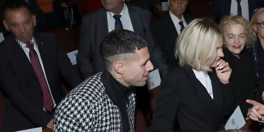 Τάμτα – Πάρης Κασιδόκωστας | Νέες κοινές φωτογραφίες από την ορκωμοσία της κόρης της και του αδελφού του