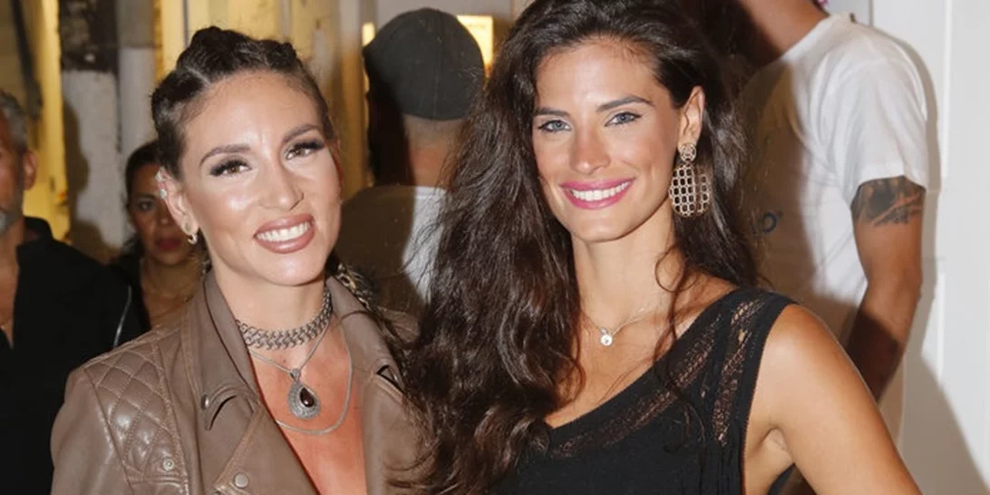 Αθηνά Οικονομάκου - Χριστίνα Μπόμπα | Φόρεσαν δημιουργίες του ίδιου σχεδιαστή και πόζαραν αγκαλιά. Ποια το φόρεσε καλύτερα;