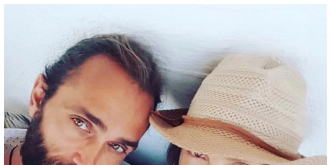 Τεό Θεοδωρίδης – Αγνή Μάρα: Βάφτισαν τα παιδιά τους | Δες πλάνα από το μυστήριο