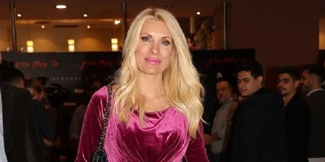 Να σε ποιον σχεδιαστή ανήκει το φόρεμα της Ελένης Μενεγάκη που την ανέδειξε στην πιο καλοντυμένη της πρεμιέρας «Για Πάντα»