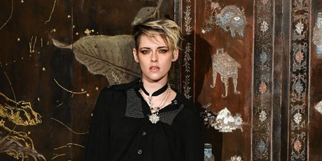 Η Kristen Stewart φόρεσε το ταγιέρ της Chanel με τον πιο sexy τρόπο