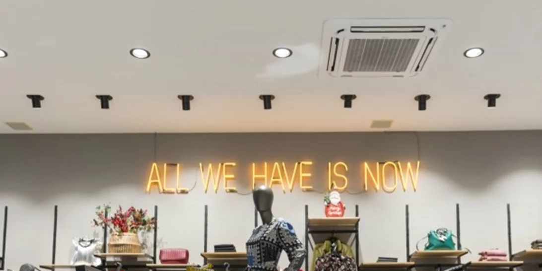 Τα ιδανικά δώρα ή το τέλειο outfit για το ρεβεγιόν; Στη Helmi συλλογή βρήκαμε όλα όσα χρειάζεσαι