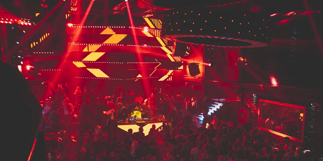 Οι πιο glamorous εορταστικές νύχτες χρειάζονται το clubbing τους