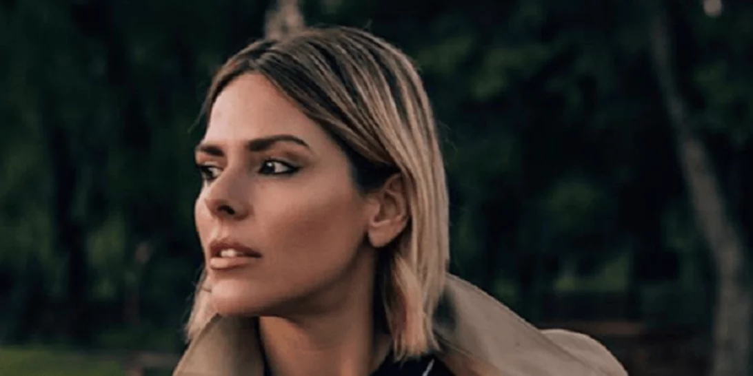 Πρώτη φορά μελαχρινή | Η Έλενα Γαλίφα έκανε την πιο απρόσμενη αλλαγή στα μαλλιά της