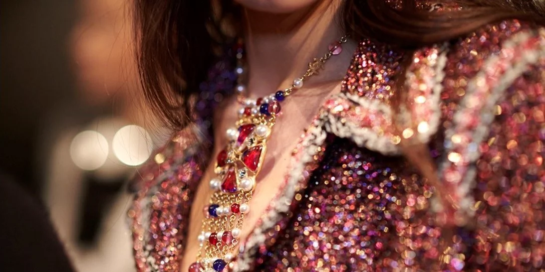 Τα αξεσουάρ που είδαμε στο Chanel Métiers d’art show δίνουν την απόλυτη γιορτινή έμπνευση