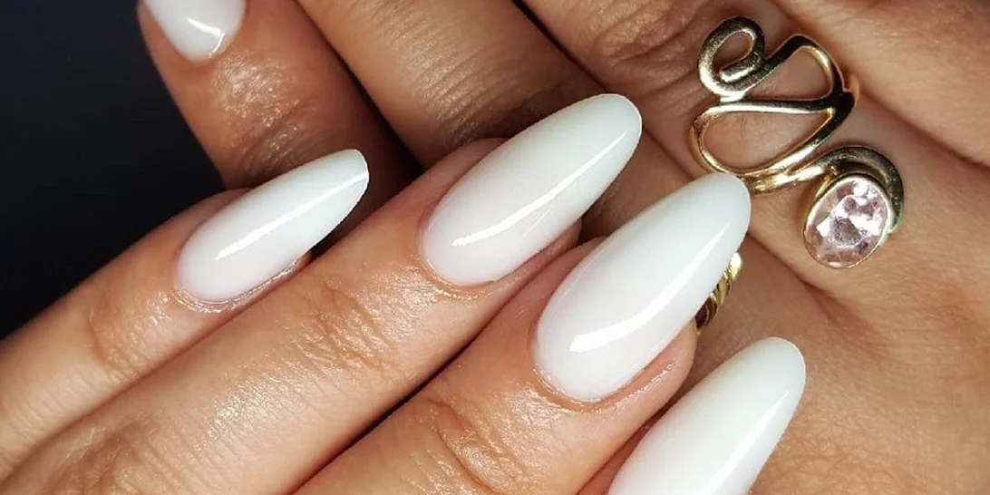 Milky nails | Θυμήσου την ώρα και τη στιγμή, αυτή θα είναι μία από τις μεγαλύτερες τάσεις στα νύχια 2020