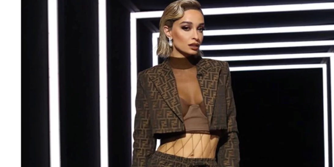 Ελένη Φουρέιρα | Με ξανθά μαλλιά και αποκαλυπτικό ντεκολτέ στο «The Final Four»