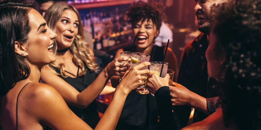 Premium Xmas Spirit | Oι τρεις πιο διαχρονικές συνταγές cocktails για τις γιορτές που θα συμπληρώσουν (υπεύθυνα) τις ιδιαίτερες στιγμές σου