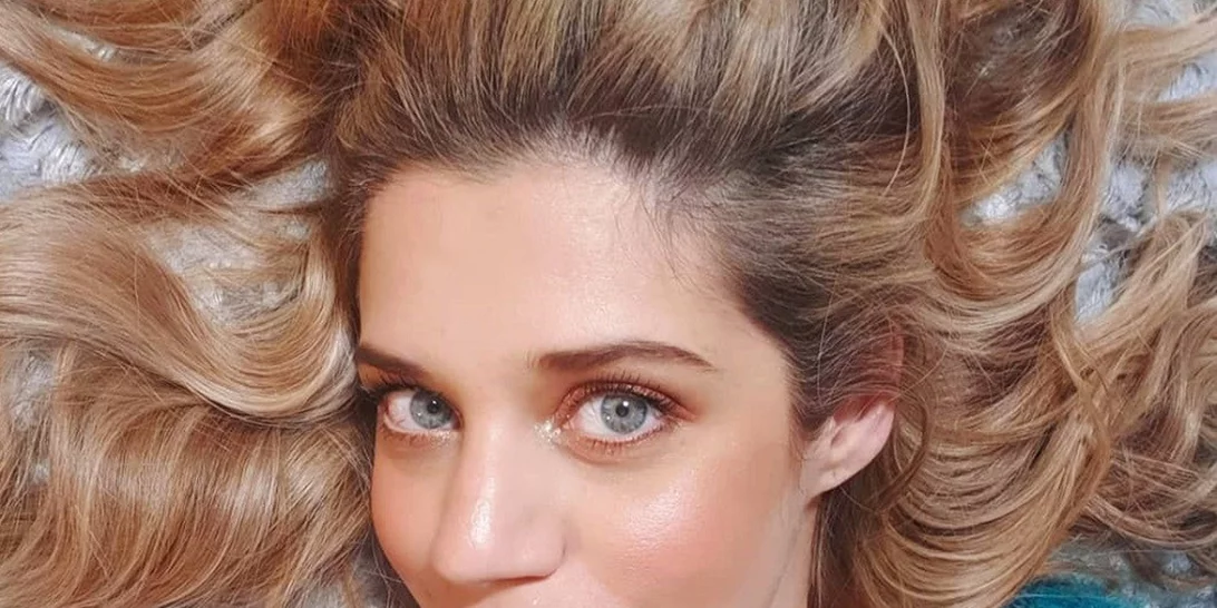 Hot mama alert | Η Τζένη Θεωνά έγινε μια φλογερή κοκκινομάλλα