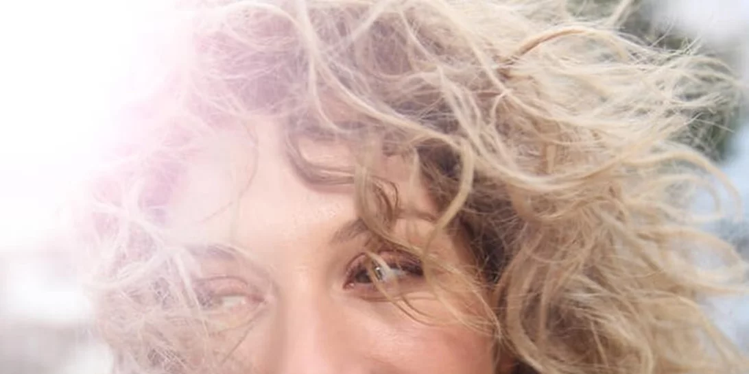 Κρίση ηλικίας στα 30: Φοβάσαι ότι θα μείνεις στο… ράφι ή δε θα κάνεις παιδιά;