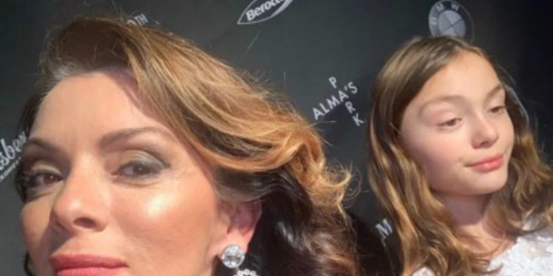 Αλεξάνδρα Πασχαλίδου | Μας «ανοίγει» το σπίτι της στην Στοκχόλμη: Το δέντρο-υπερπαραγωγή και τα άπειρα βιβλία