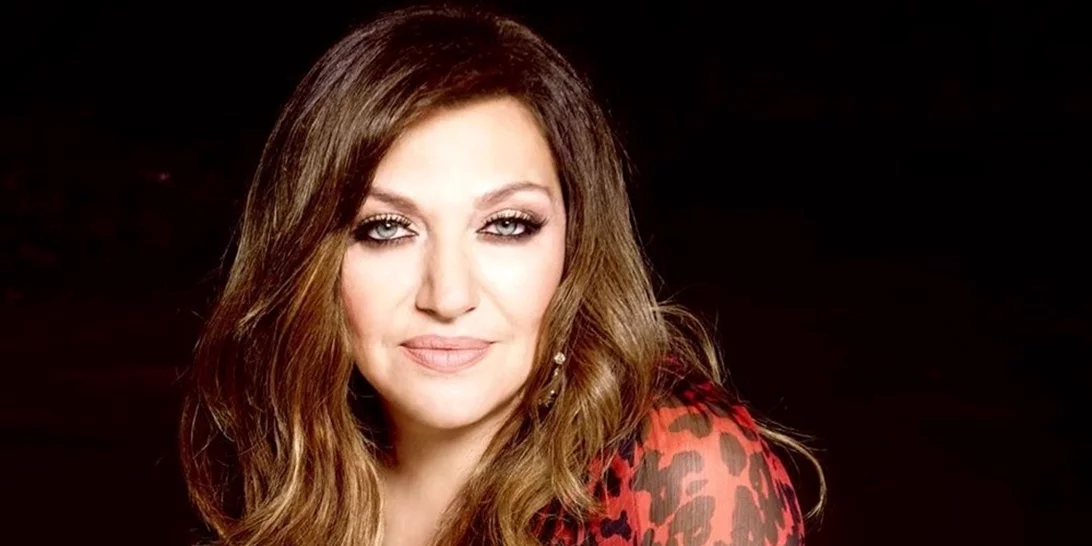 Καίτη Γαρμπή | Με πλήρως ανανεωμένο look δια χειρός Βασίλη Μπουλούμπαση