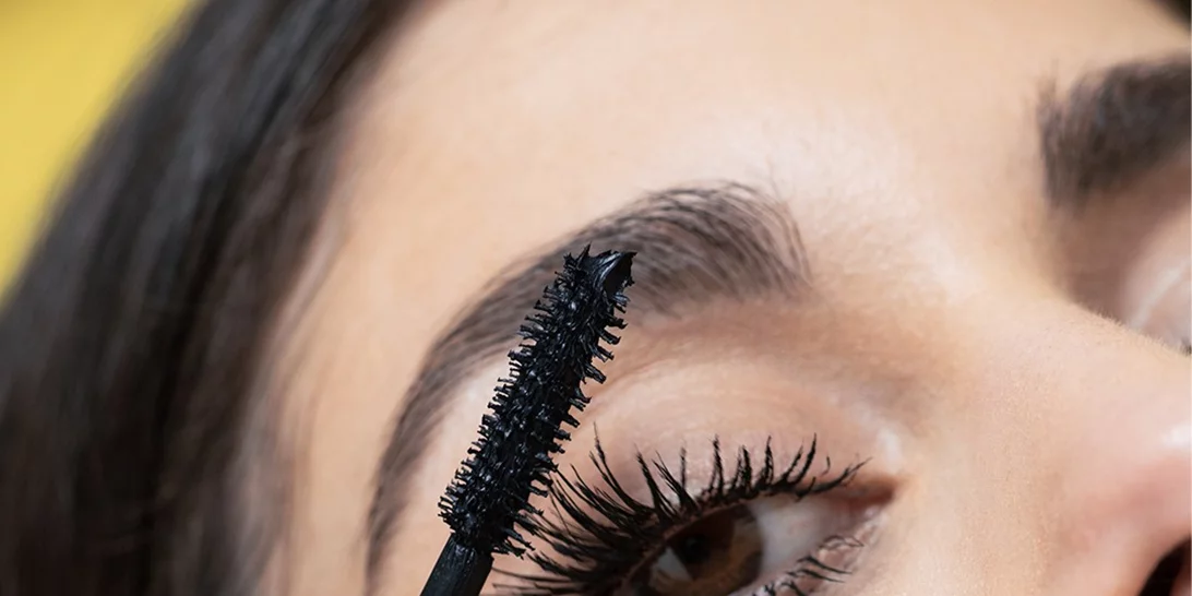 Τι μάσκαρα να αγοράσω για έξτρα όγκο και καμπύλη στις βλεφαρίδες και vegan σύνθεση