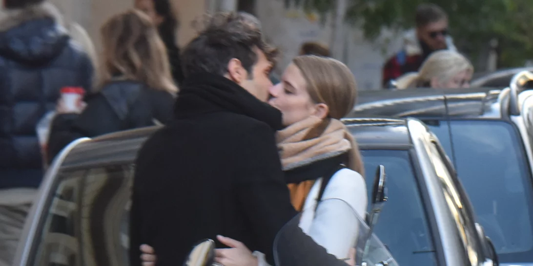 Δανάη Μιχαλάκη - Γιώργος Παπαγεωργίου |  Τα τρυφερά στιγμιότυπα στο κέντρο της Αθήνας