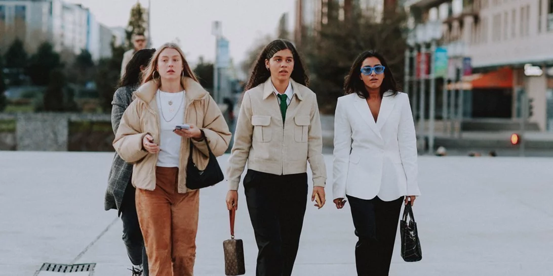 Tα basics που χρειάζεσαι στη ντουλάπα σου τη φετινή άνοιξη