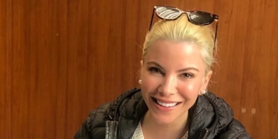 Αντελίνα Βαρθακούρη | Η πρώτη φωτογραφία την ώρα που υπογράφει το συμβόλαιό της στον Alpha