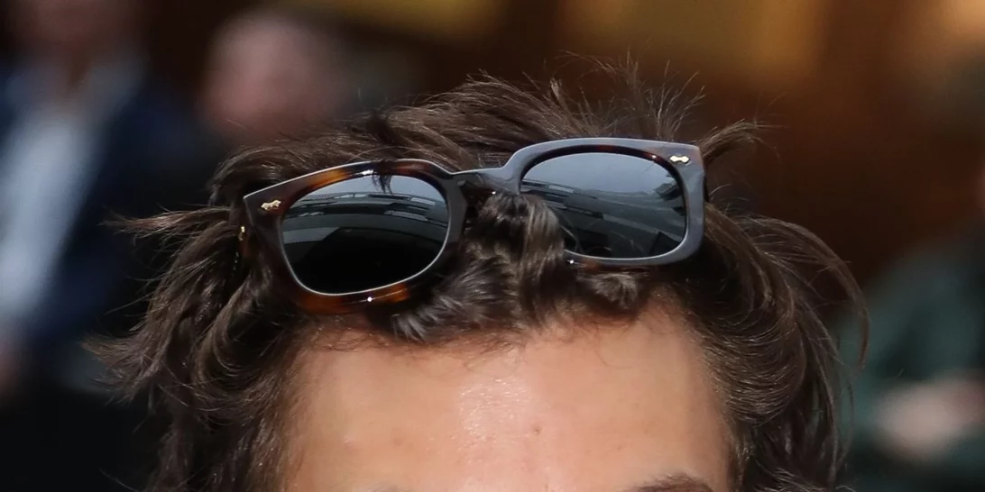 Harry Styles | Επαναπροσδιορίζει το μαργαριταρένιο κολιέ- Η νέα fashion εμμονή του