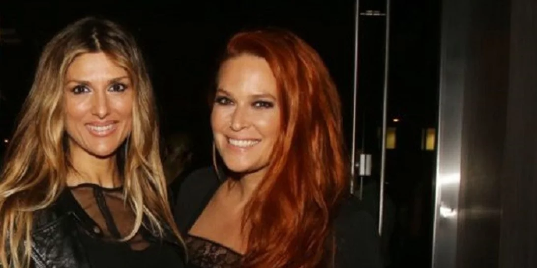 Η Σίσσυ Χρηστίδου σε ρόλο make up artist: Βάφει τη Ρούλα Σταματοπούλου!