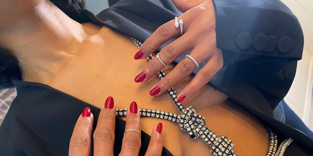 Βρήκαμε την πιο κλασική απόχρωση για το κόκκινο βερνίκι