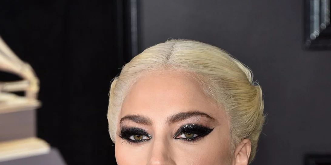 Η Lady Gaga έβαψε τα μαλλιά της «Ocean Blonde» για έναν συγκινητικό λόγο
