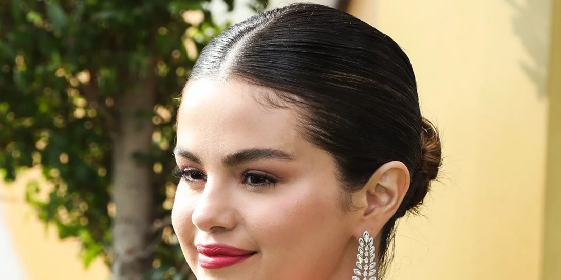 Πάλι τα ίδια κλασικά nude νύχια; Η Selena Gomez βρήκε μία άκρως κομψή εναλλακτική