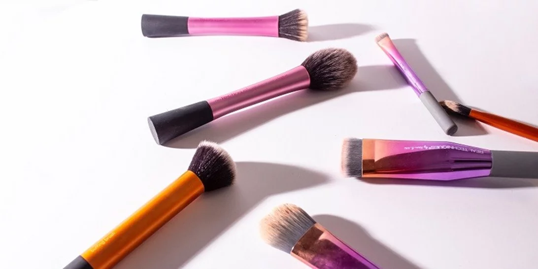 Η πιο hot makeup artist του Instagram αποκαλύπτει τα μυστικά της για πραγματικά καθαρά πινέλα