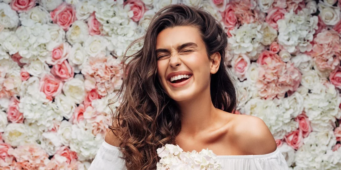 Το ροδόνερο επιστρέφει στην beauty ρουτίνα και μάλιστα είναι αυτό ακριβώς που χρειαζόμαστε