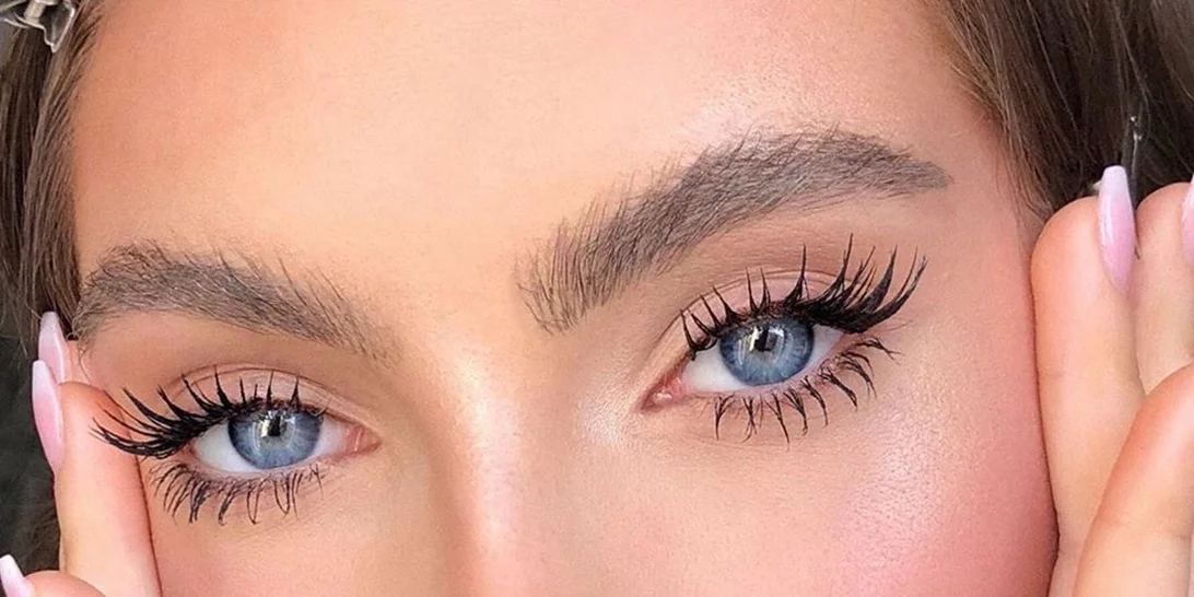 Λατρεύεις το μπορντό κραγιόν; Πώς να το φορέσεις τώρα!