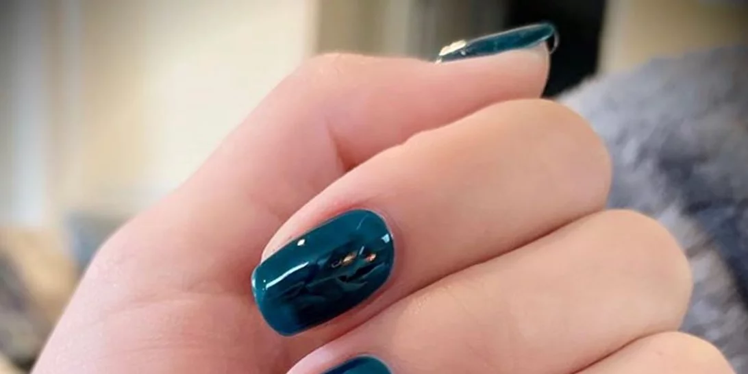 Ο πιο διάσημος celebrity manicurist αποκαλύπτει πώς να μην δημιουργούνται φουσκάλες στο μανικιούρ