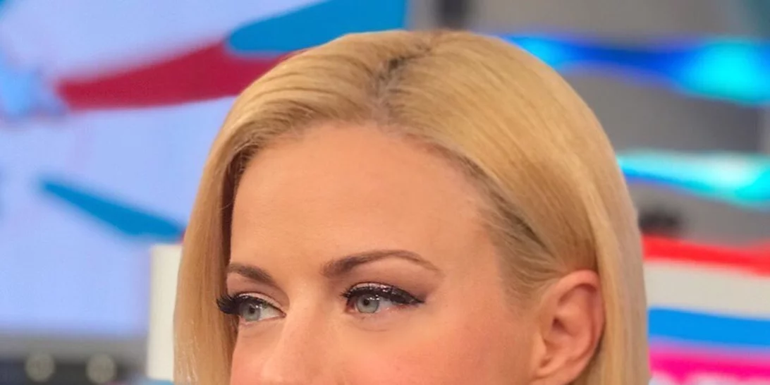 Η Ζέτα Μακρυπούλια μας δείχνει πώς να ντυθούμε κομψά στο κρύο