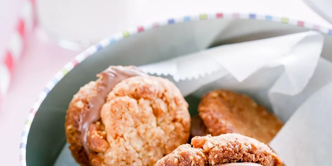 Γεμιστά μπισκότα βρώμης με φυστικοβούτυρο που θα λατρέψουν τα παιδιά