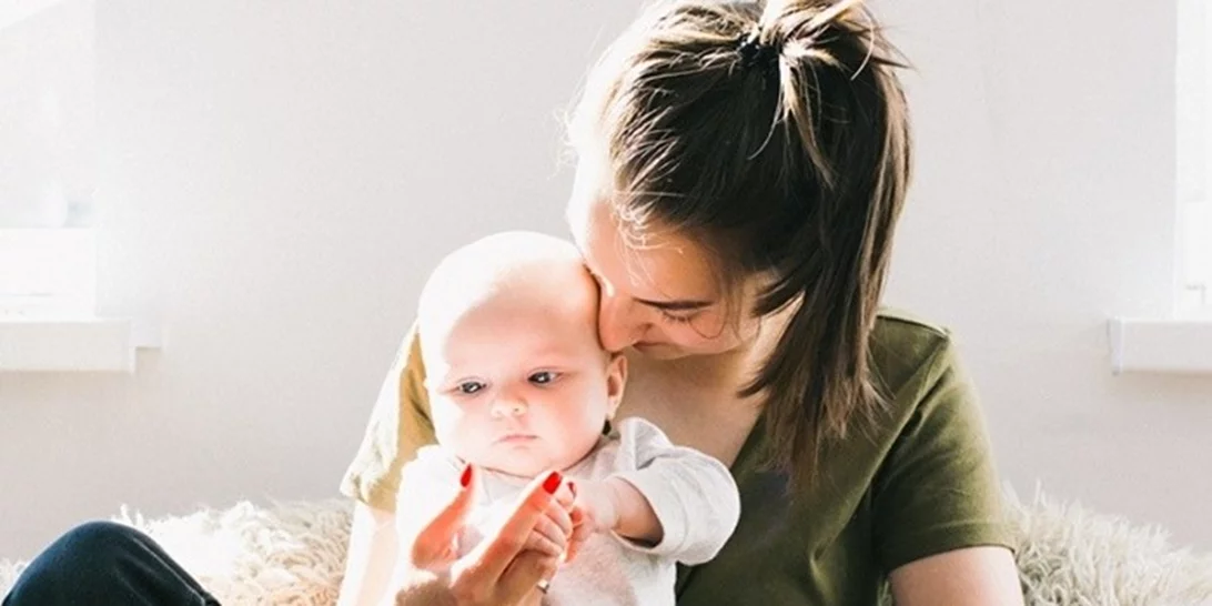 Για να γεννήσει μια γυναίκα χρειάζεται να ξεμάθει όσα έχει μάθει